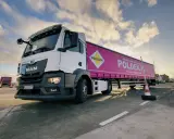 Ciężarówka MAN z naczepą ośrodka szkolenia kierowców POLDEK.PL. Od ilu lat można zdobyć tu uprawnienia?