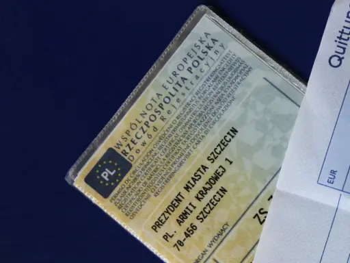 Dowód rejestracyjny z brakiem miejsca na pieczątki, wydany przez Prezydenta Miasta Szczecin.
