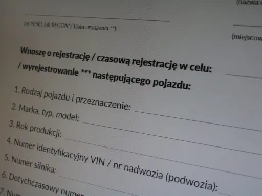 Formularz wniosku o rejestrację pojazdu, potrzebny do wymiany dowodu rejestracyjnego po zmianie właściciela.