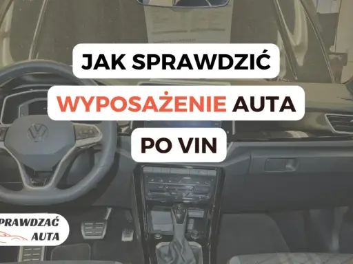 Wnętrze auta z widoczną kierownicą i konsolą środkową. Napisy informują o tym, jak sprawdzić wyposażenie auta po VIN.