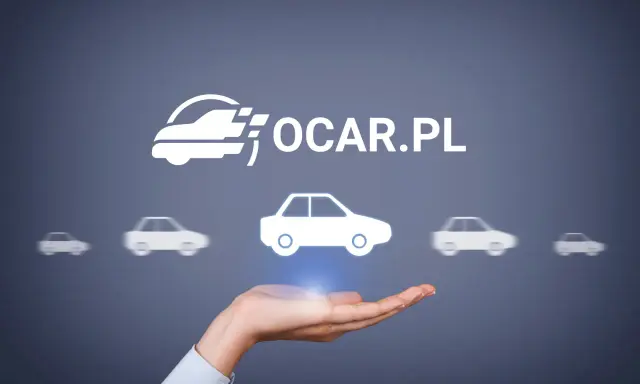 Dłoń trzyma symbol samochodu, nad którym widnieje logo OCAR.PL. To miejsce, gdzie znajdziesz ogólne warunki ubezpieczenia.