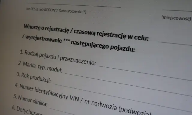 Formularz wniosku o rejestrację pojazdu, potrzebny do wymiany dowodu rejestracyjnego po zmianie właściciela.