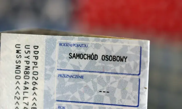 Dowód rejestracyjny samochodu osobowego. Pytanie: czy płaci się jeśli auto nie przejdzie przeglądu?