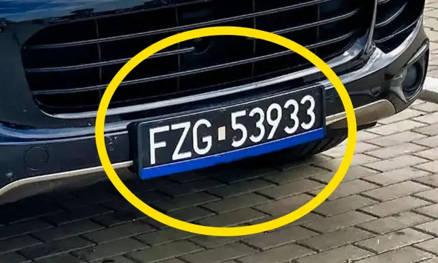 Czarne tablice rejestracyjne wykazują numer FZG-53933.